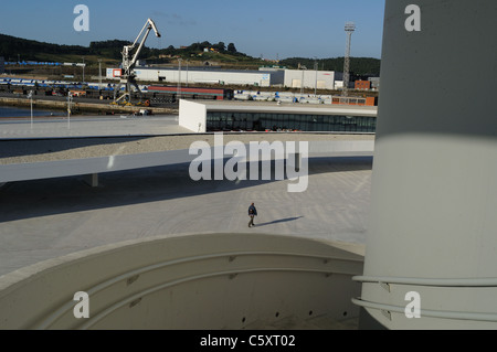 Turm "Niemeyer-Center" in der Ría von AVILÉS. Principado de Asturias. Spanien Stockfoto