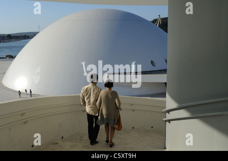 Turm "Niemeyer-Center" in der Ría von AVILÉS. Principado de Asturias. Spanien Stockfoto