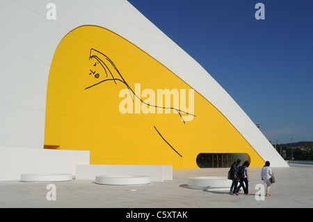 Auditorium "Niemeyer-Center" in der Ría von AVILÉS. Principado de Asturias. Spanien Stockfoto