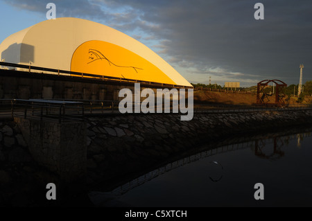 Auditorium "Niemeyer-Center" in der Ría von AVILÉS. Principado de Asturias. Spanien Stockfoto