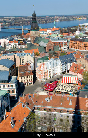 Aussicht auf Riga von Str. Peters Kirche, Riga, Lettland Stockfoto