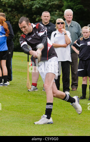 Teilnahme an "Poc Ar ein Cnoc' – das Stormont Poc Fada Hurler Stockfoto