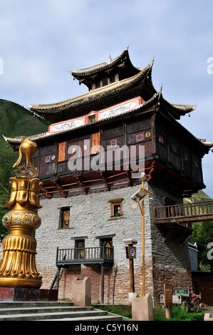 Ein buddhistischer Tempel in einem tibetischen Dorf. Sichuan, China. Stockfoto