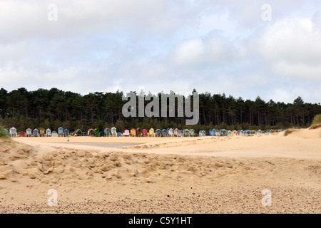 Traditionellen Strandhütten entlang des Strandes Stockfoto