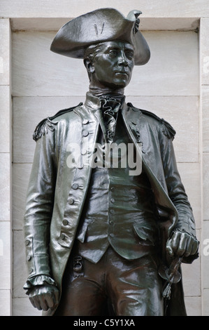 WASHINGTON DC, USA – das John Paul Jones Memorial befindet sich im West Potomac Park neben der National Mall. Das Denkmal erinnert an John Paul Jones, den ersten Kriegsheld der amerikanischen Marine, der während des Unabhängigkeitskrieges diente. Das 1912 eingeweihte Denkmal zeigt eine Bronzestatue von Jones auf einem Marmorsockel mit Bronzestatuen, die Szenen aus seiner Marinekarriere darstellen. Stockfoto