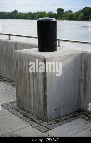 Dekorative Gestaltungsmittel, evoziert eine Anlegestelle Poller Stockfoto