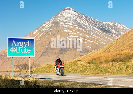 Norden über die Straße durch Süd-West zwischen Tyndrum und Bridge of Orchy Grampians mit Beinn Dorain steigt hinter winter Stockfoto