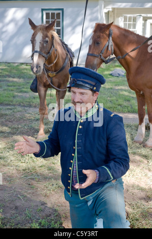 Bürgerkrieg-Offizier enplanes Kavallerie Taktiken bei Fort Stanton Live Reenactment, Fort Stanton, Lincoln County, New Mexico. Stockfoto