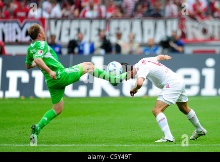 Bundesliga, 1.FC Köln (Köln) Vs VfL Wolfsburg 0:3, Patrick Ochs (Wolfsburg) (links) Tritten Christian Eichner (1.FC Köln) Stockfoto