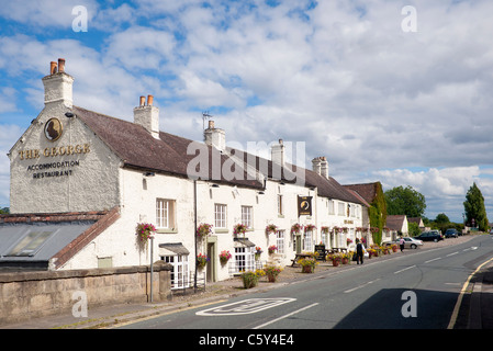 Das George Hotel und Restaurant am Ufer des Flusses Tees an Piercebridge Darlington Co. Durham Stockfoto