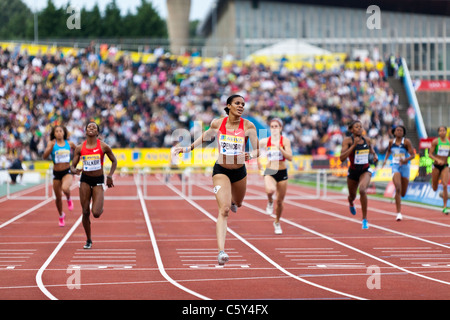 Kaliese SPENCER gewinnen 400m Hürden Rennen am Aviva London Grand Prix, Crystal Palace, London. August 2011 Stockfoto