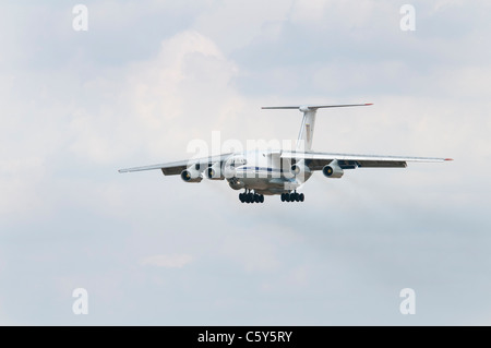 Ukrainische Luftwaffe schwere Transportflugzeuge Iljuschin Il-76 78820 im Endanflug auf seine Ankunft am 2011 Air Tattoo Stockfoto