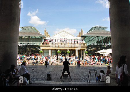 Entertainer in Central Square, Covent Garden, Westend, City of Westminster, London, Greater London, England, Vereinigtes Königreich Stockfoto