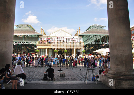 Entertainer in Central Square, Covent Garden, Westend, City of Westminster, London, Greater London, England, Vereinigtes Königreich Stockfoto