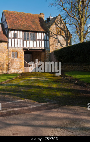 Das Torhaus, Ashby St Ledger Herrenhaus in Northamptonshire, wo der Schießpulver-Plot 1605, England ausgebrütet wurde Stockfoto