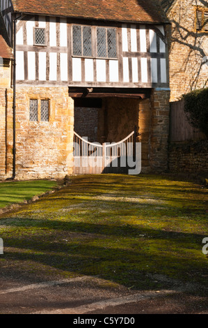 Das Torhaus, Ashby St Ledger Herrenhaus in Northamptonshire, wo der Schießpulver-Plot 1605, England ausgebrütet wurde Stockfoto