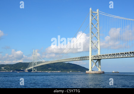 Akashi-Kaikyo-Brücke in Kobe, Japan. Stockfoto