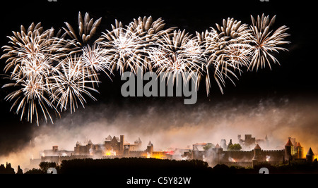 Nationalfeiertag Feuerwerk über Carcassonne im Languedoc Stockfoto