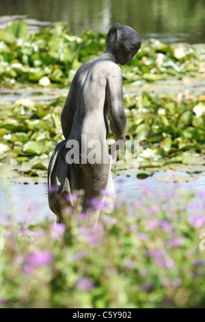 Cholmondeley Schlossgärten. Malerische Sommer Blick auf Cholmondeley Castle Tempelgärten. Stockfoto