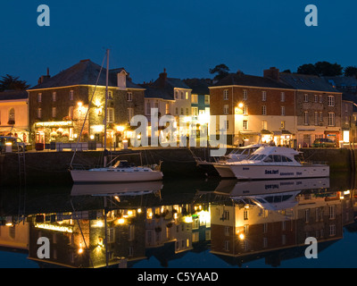 Abends Blick auf das alte Custom House Pub Padstow Hafen Cornwall England UK Stockfoto