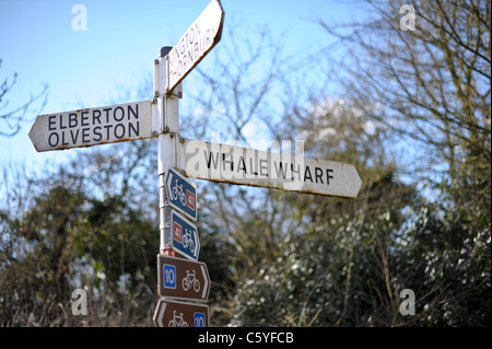 TradIitional englische ländliche Straßenrand auf Wal Wharf in Littleton auf Severn, Elberton, Olveston South Gloucestershire Stockfoto