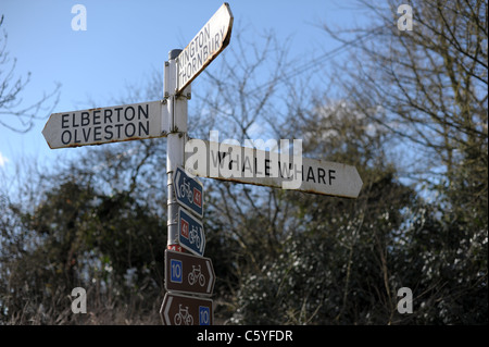 TradIitional englische ländliche Straßenrand auf Wal Wharf in Littleton auf Severn, Elberton, Olveston South Gloucestershire Stockfoto