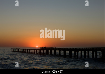 Die Winter Sonne über den Pier und Südatlantik. Swakopmund, Namibia. Stockfoto