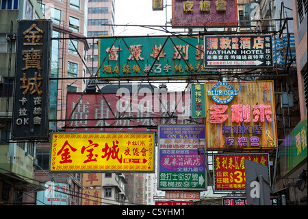 Neon Schilder in der Tageszeit in der Nähe von Nathan Road, Mong Kok, Kowloon Stockfoto