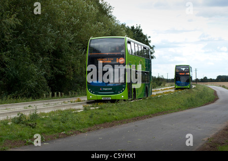 Cambridge geführte Busway, Cambridgeshire, England. Fotografiert am ersten Tag der Operation, Montag, 8. August 2011 in Oakington. Stockfoto