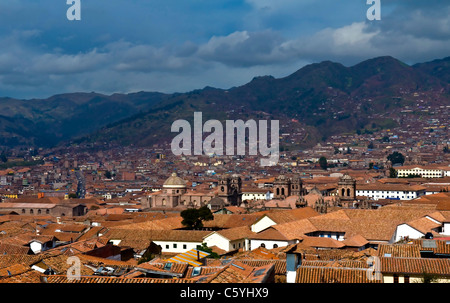 Blick auf die peruanische Stadt Cusco, die ehemalige Hauptstadt des Inka Reiches und Unesco Weltkulturerbe Stockfoto