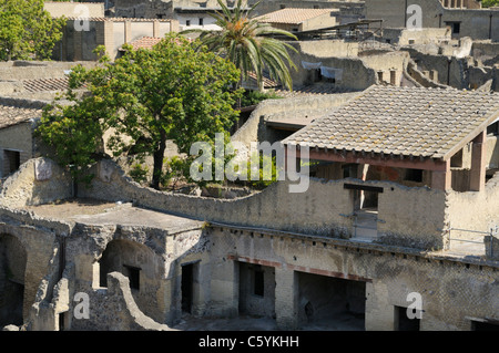 Blick von Herculaneum von oben zeigen erhalten Dächer Stockfoto