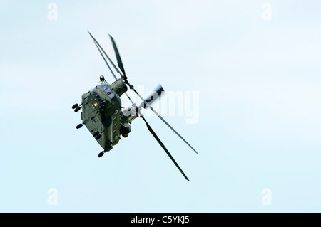WADDINGTON, ENGLAND, UK - Juli 3: Chinook HC2 von Nr. 18 Squadron in Waddington International Airshow. Stockfoto
