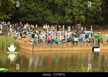 FELA! Leistung durch den Sattler wells Theater, Seebühne, Latitude Festival 2011, Suffolk, England, Vereinigtes Königreich. Stockfoto