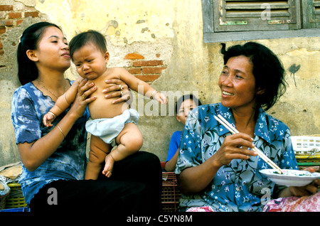 Drei Generationen, Battambang, Kambodscha Stockfoto