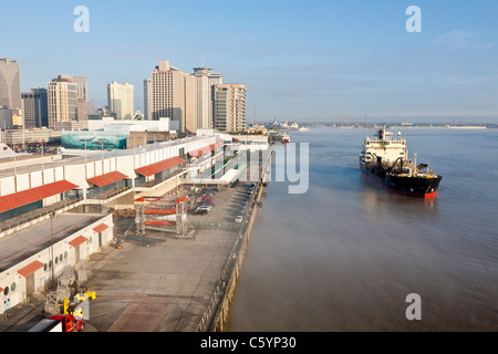 United States Army Corps of Engineers Schiff auf dem Mississippi in New Orleans Stockfoto