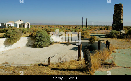 Ruinen von der Pancho Barnes glücklich unten Reiten Club Rancho Oro Verde Fly-Inn Dude Ranch in Edwards AFB, CA. Schwimmbad Stockfoto