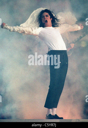 Michael Jackson führt während der Halbzeit-Show 1993 Superbowl in Pasadena, Kalifornien. Stockfoto