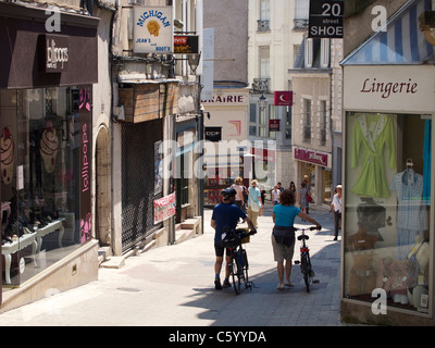 Die Einkaufsstraßen in Blois sind sehr steil. Loire-Tal, Frankreich Stockfoto