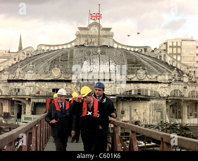 Prince Charles besucht der West Pier in Brighton Februar 1999 Stockfoto