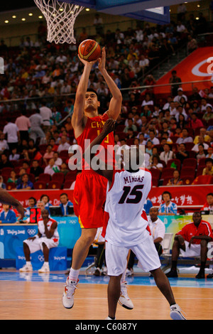 MING YAO & EDUARDO MINGAS ANGOLA V CHINA Olympiastadion Peking CHINA 14. August 2008 Stockfoto