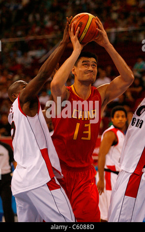 MING YAO & EDUARDO MINGAS ANGOLA V CHINA Olympiastadion Peking CHINA 14. August 2008 Stockfoto