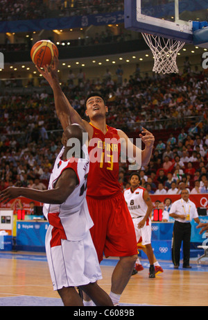 MING YAO & EDUARDO MINGAS ANGOLA V CHINA Olympiastadion Peking CHINA 14. August 2008 Stockfoto