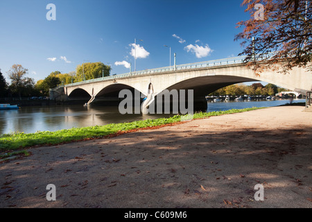 Twickenham-Brücke über den Fluss Themse in der Nähe von London, Uk Stockfoto