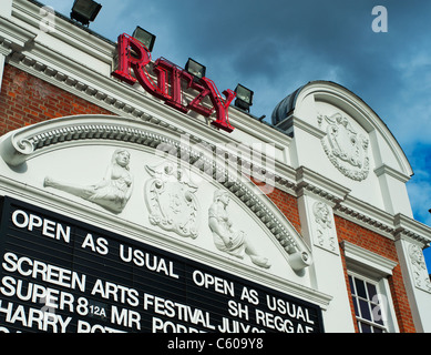 Ritzy Kino, Brixton "Open as usual' während der Unruhen von London, August 2011. Stockfoto