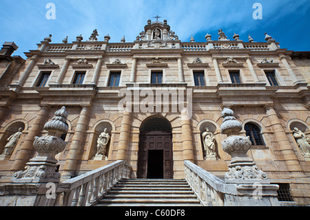 Italien, Cilento, Padula, vor dem Eingang im barocken Stil der Certosa von San Lorenzo Stockfoto