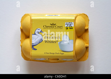 Karton von Clarence Court Gladys-Mays Braddock Weiß 6 Free Range duck Eier auf weißem Hintergrund - Ei Box geschlossen eggbox Stockfoto