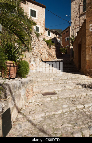 Gasse im alten Dorf Fornalutx, Mallorca, Spanien Stockfoto