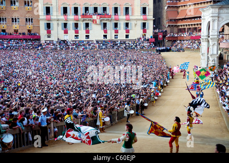 Palio di Siena 2011 - Palio della Madonna di Provenzano (2. Juli 2011). Nur zur redaktionellen Verwendung. Stockfoto
