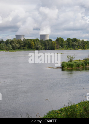 Entlang der Loire gibt es viele Atomkraftwerke. Dieser ist in St. Laurent des Eaux, in der Nähe von Blois. Frankreich Stockfoto