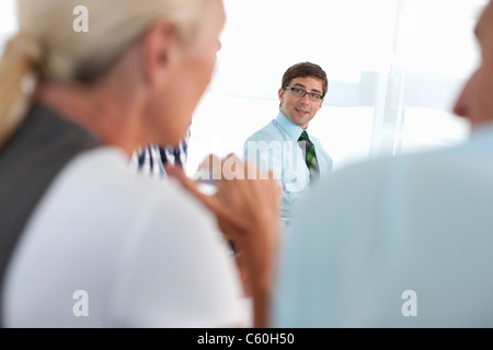 Geschäftsmann, sitzen in Konferenz Stockfoto